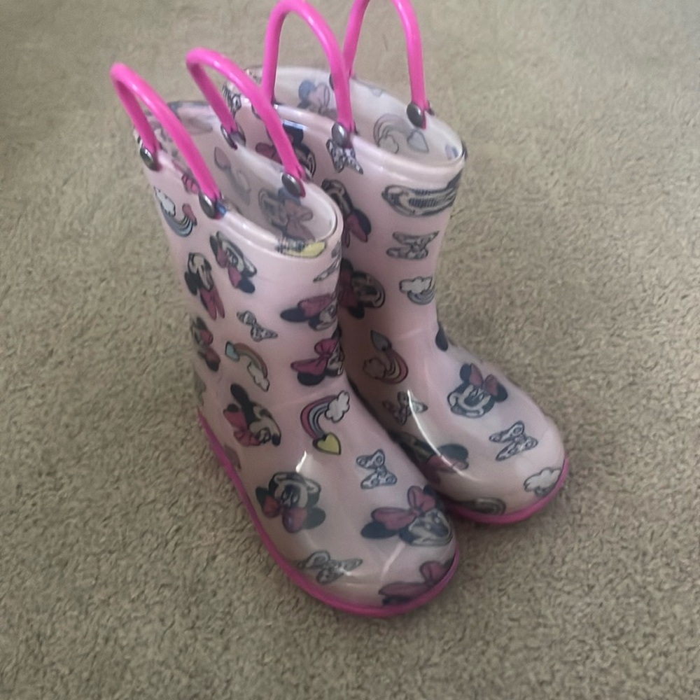 Minnie Mouse rain boots